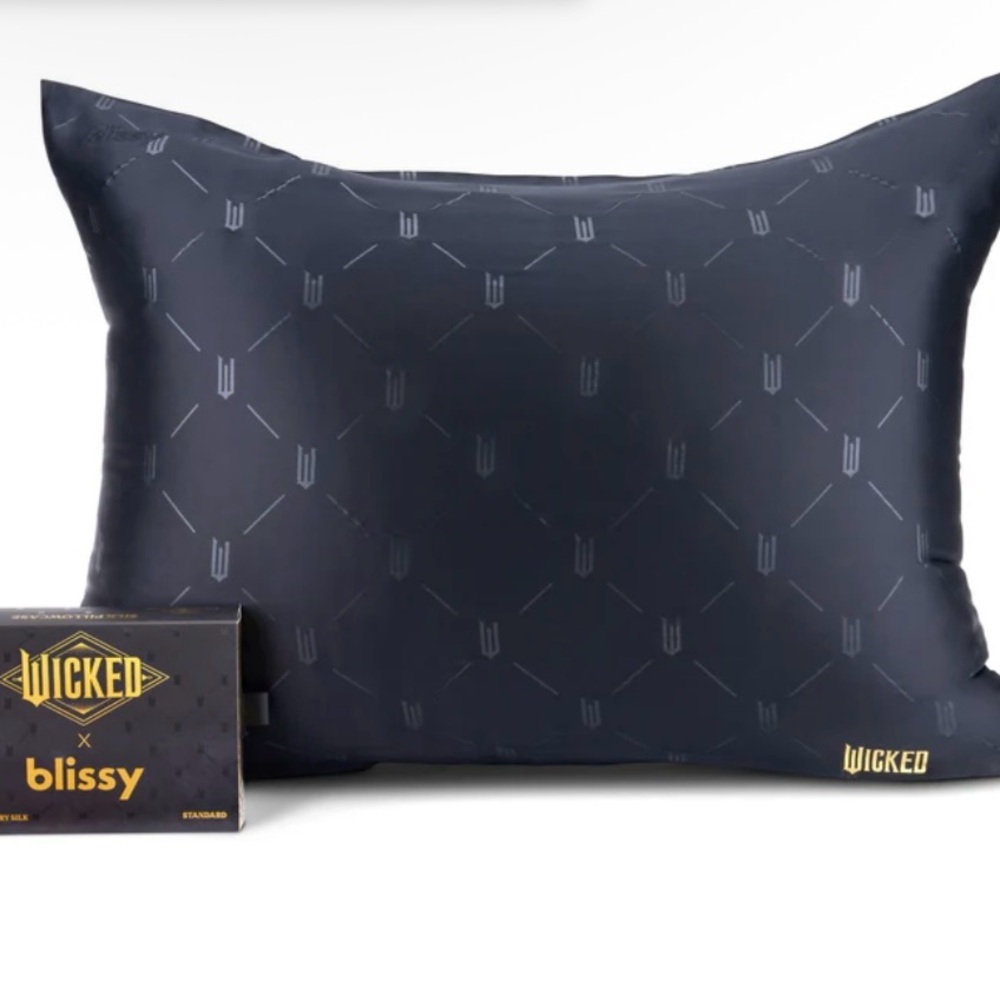 Blissy 100% Mulberry Silk
Pillowcase - Wicked™ - Not Your Basic Witch - King